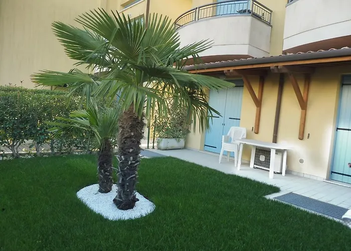 Residence Elisa Piano Terra Con Giardino E Posto Spiaggia Incluso